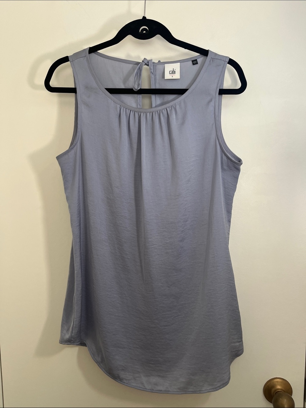CAbi Sleeveless Scoop Neck Tank Top Keyhole Light Gray Small Classic Layering